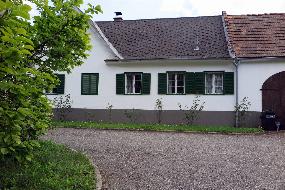Einzigartiges Landgut auf ca. 4,7 ha an der berühmten Apfelstraße! Einzigartiges Landgut auf ca. 4,7 ha an der berühmten Apfelstraße!